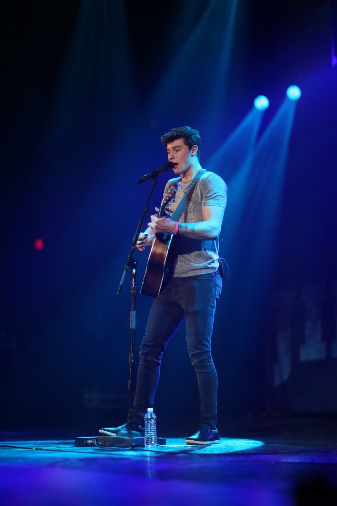 caeIynanne's tweet photo. ok but look how good shawn looked last night I am so blessed https://t.co/QcVeRpQ6nt
