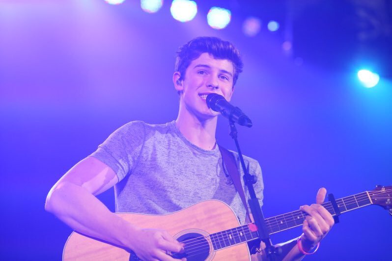 caeIynanne's tweet photo. ok but look how good shawn looked last night I am so blessed https://t.co/QcVeRpQ6nt