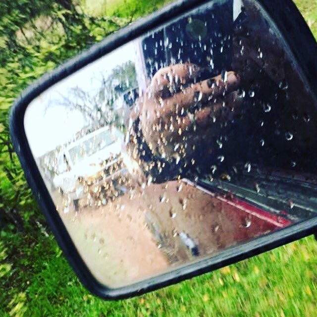 AHRobertHunter's tweet photo. Now the Nissan pulled out a chevy! #lilred #huntingtruck #nissan #americanhoggers #guidedhunts and #towingservice https://t.co/jENRoGsZdo