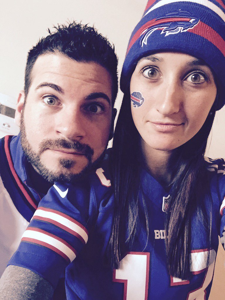ericasicily's tweet photo. #BillsMafia #letsgobuffo #thebillsmakemewannashout https://t.co/cWLuXbFzui