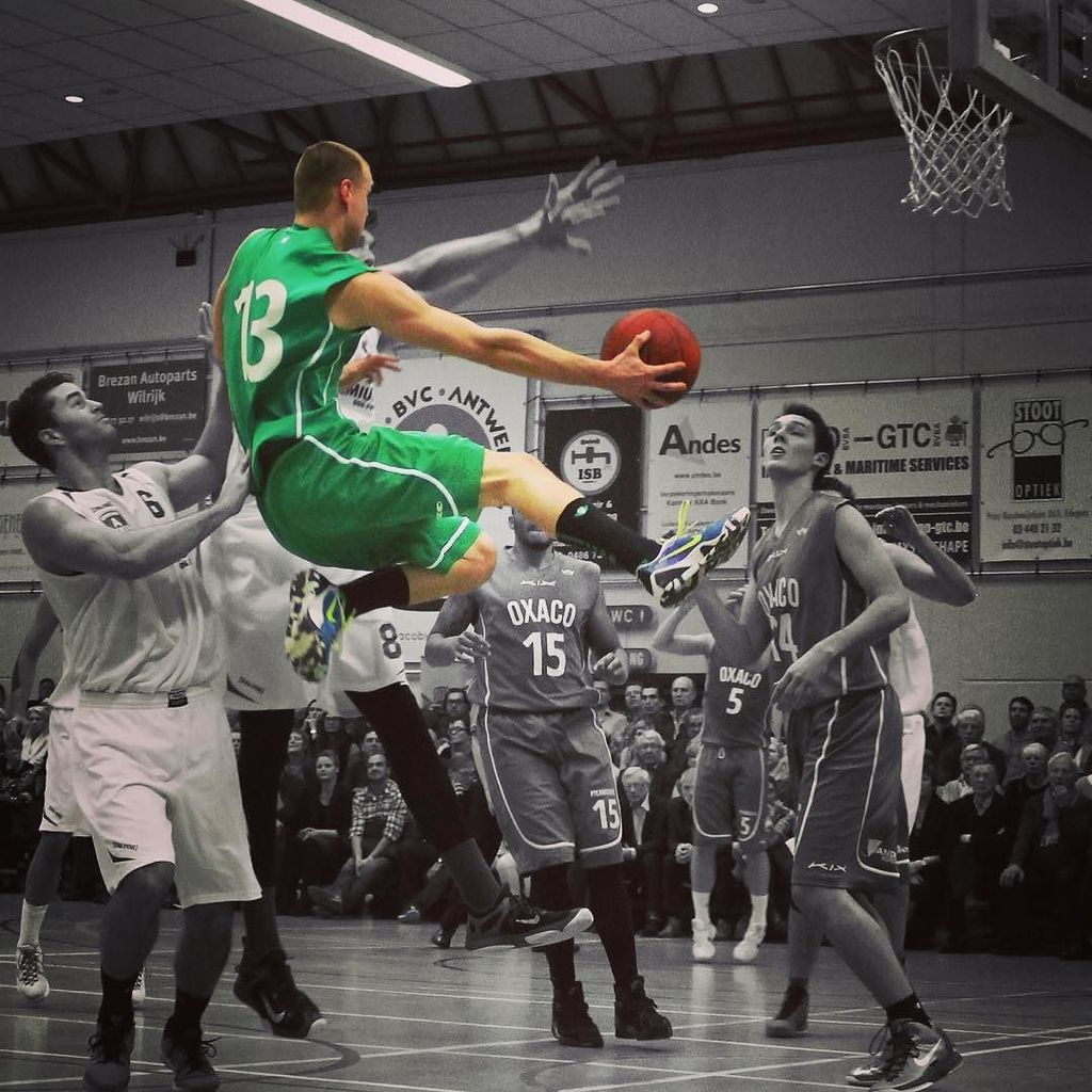 oxacobbc's tweet photo. Als je hangtime hebt, moet je het gebruiken. Greg took flight vs Soba #Teamgreen #oxacobbc #capenberg https://t.co/fe7BRuWwh5