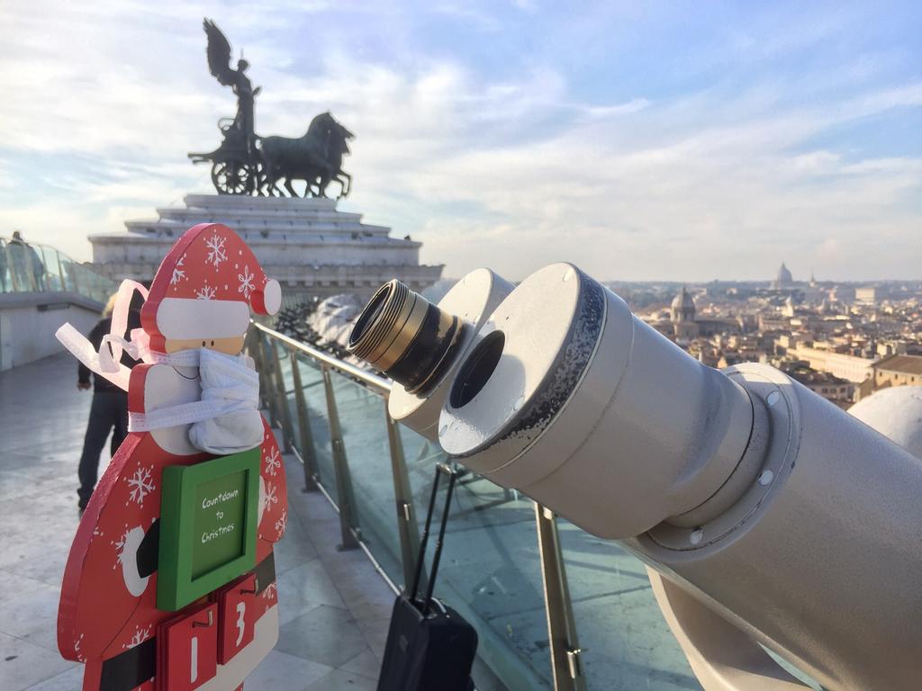 Santa_INS's tweet photo. Santa can see plenty of naughty and nice boys and girls in Rome this way. Santa prefers the naughty girls... https://t.co/BBx9p5zg7s