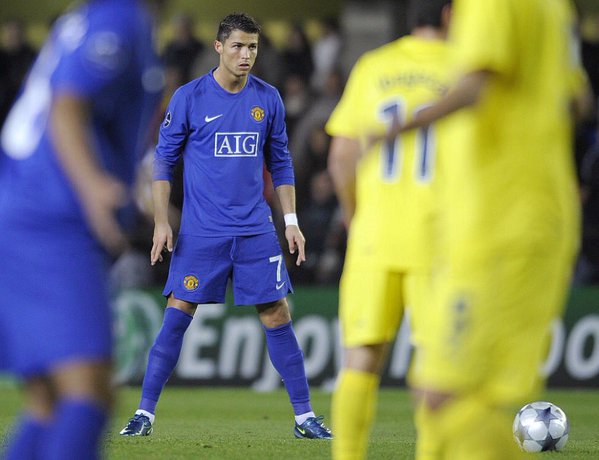 BeritaRMadridCF's tweet photo. MARCA | Cristiano bermain 2x melawan Villarreal untuk Man United, gagal mencetak gol dalam 2 laga yang berakhir 0-0. https://t.co/FLS1D8ZPZh