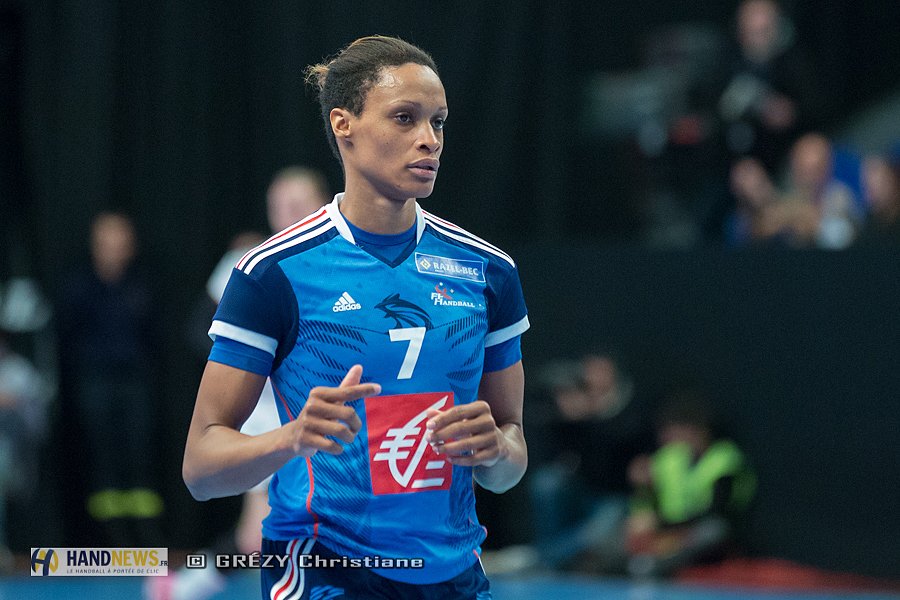 [#Mondial2015] RdV demain à 17H45 avec <a href="/HandNews_Live/">HandNews_Live</a> pour suivre le 1/8 de finale des Bleues contre l'Espagne 🇫🇷🇪🇸