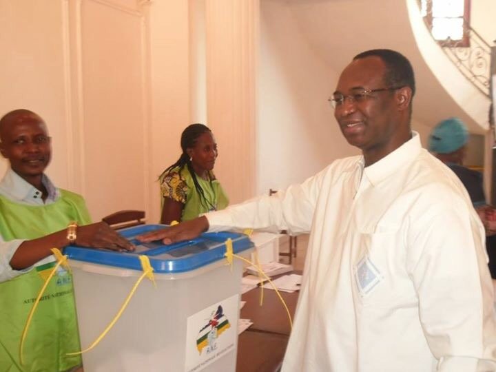 anicetdologuele's tweet photo. "Votez Oui" au référendum afin de permettre à la RCA de faire un grand  pas en avant pour le Renouveau Centrafricain https://t.co/0qEFl01r9t