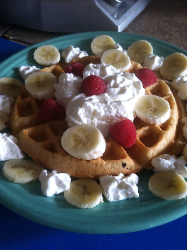 BREWInBeechview's tweet photo. It's Sunday treat yourself! #waffles #freshFruit #latte #Beechview https://t.co/qApd9BvqV3