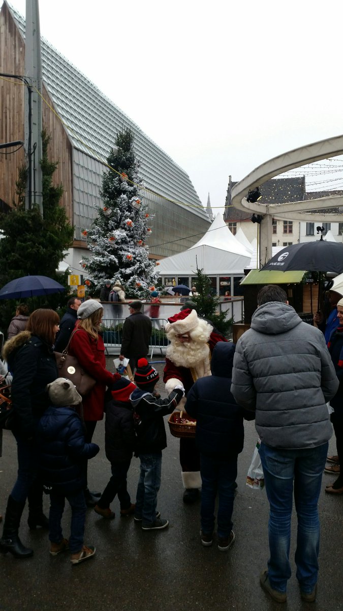 KASinfo's tweet photo. Ho, Ho, Ho!!! #kerstman op bezoek bij Gentse Winterfeesten #gwf15 https://t.co/VsUUOE6auR