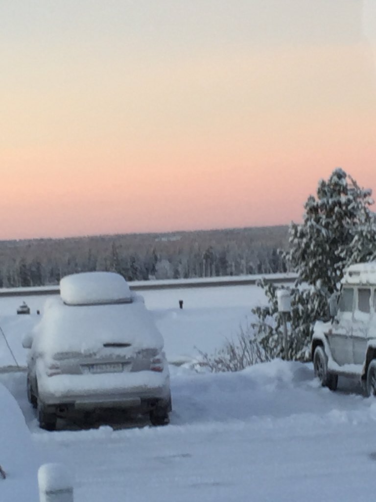 ydna22's tweet photo. @UltimateKing24 that's what u call snow it's -24 https://t.co/EB27RyD0fN