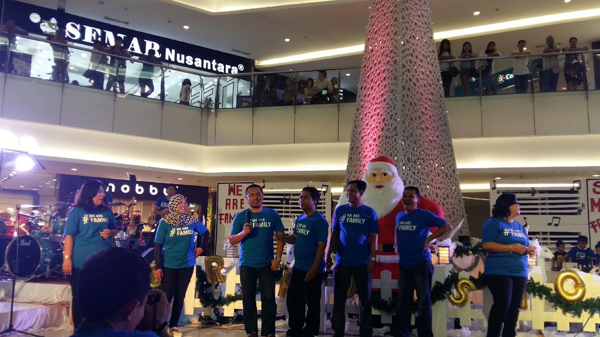 Para orangtua/wali muridpun ikut brpatisipasi dlm acara malam ini "Brandy Show" bersama SMI Solo <a href="/SoloSMI/">SMI Solo</a> <a href="/SMIReady/">SMI Ready</a>