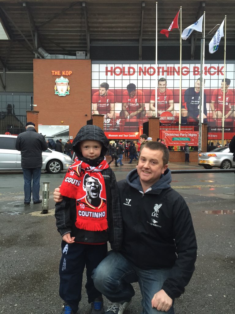 colyt79's tweet photo. @mickyjoe79 @doyler79 @littlewomantate all ready for the match https://t.co/IHZ69Byiyd