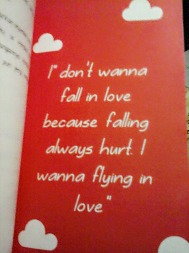 ThaParameswari's tweet photo. Novel LLS ini :'( sedih'a dpt bgt, kl udh baca, menghyati kyk trbawa kdlm novel, pnasrn sma ending'a @tisatspinkluv https://t.co/nsXsfcStFH