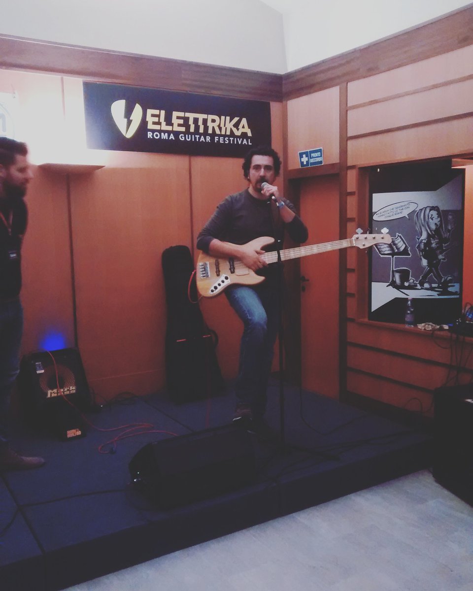 Elettrika2015's tweet photo. Mario Guarini presenta "bass Marcus Miller by Sire" nello spazio Eventi, ora! #elettrika https://t.co/as4q2PfORc