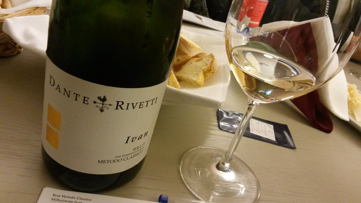 vinipiemontesi's tweet photo. Brut Metodo Classico Millesimato Ivan 2010 base pinot nero. Complesso e vellulato #vinipiemontesi #danterivetti https://t.co/odAQofqQRR
