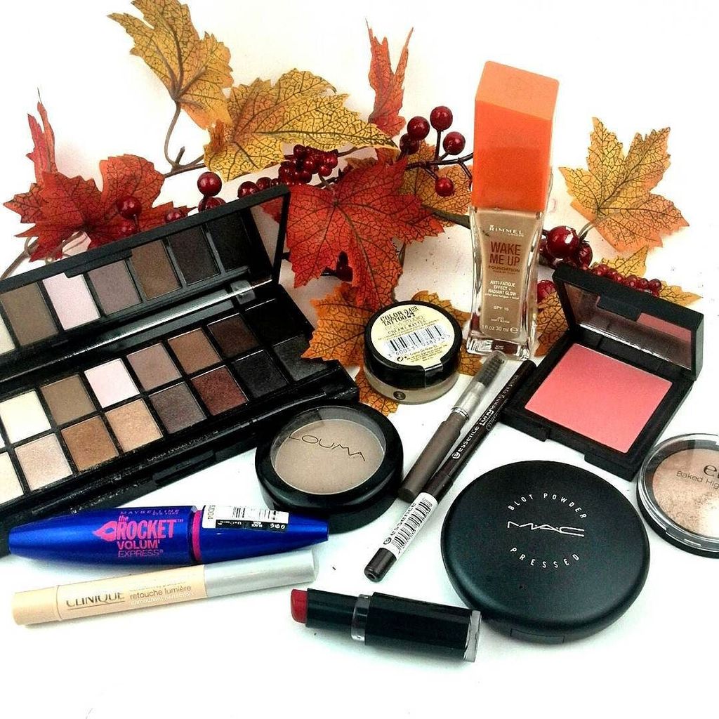 Ramonas_Beauty's tweet photo. Bald auf dem blog 🙌 mein weihnachtslook 🎄 #playingmakeup #motd #makeupoftheday #makeupobse… https://t.co/O9tG3NwLBq https://t.co/9flZchmJjI