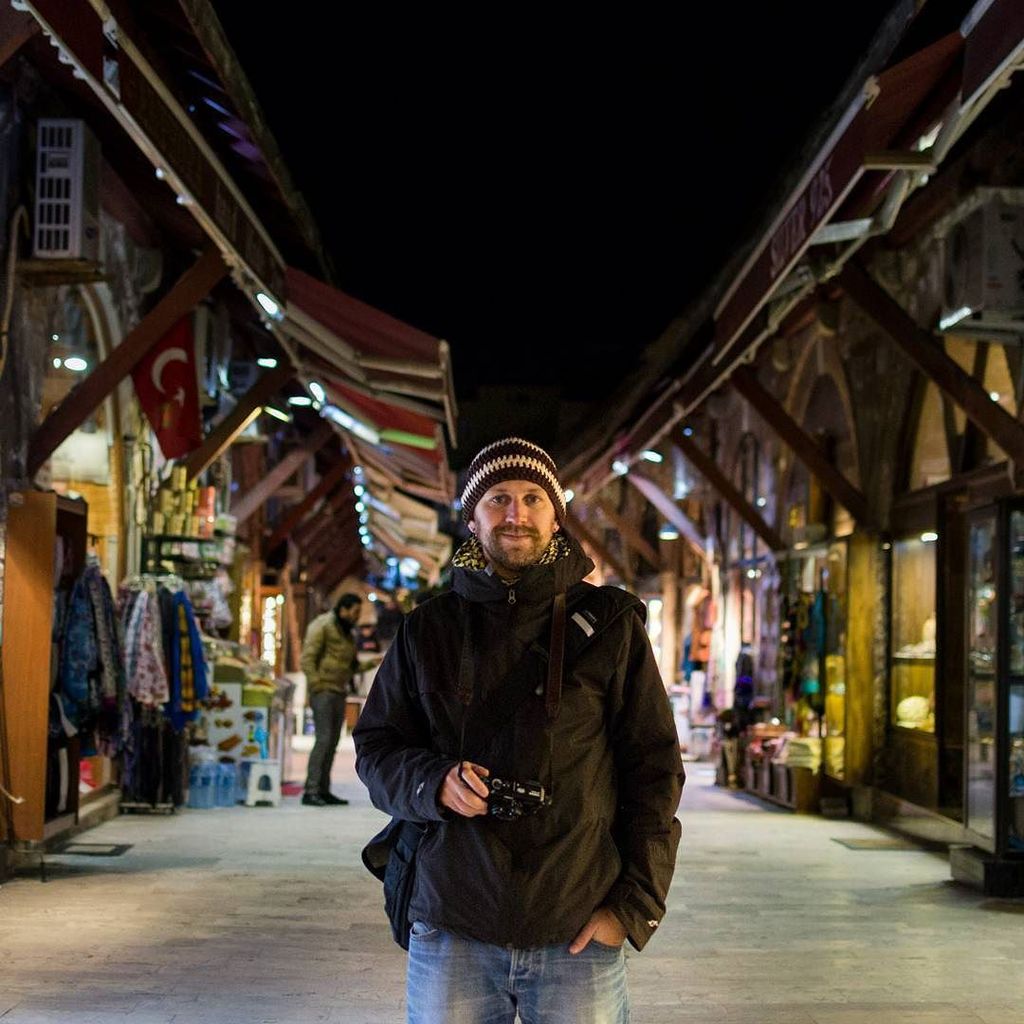 cas_travels's tweet photo. Checking out the #arastabazaar in #sultanahmet with my favorite #travel partner and photographer. #Istanbul #city #… https://t.co/MNTDYrdBBS