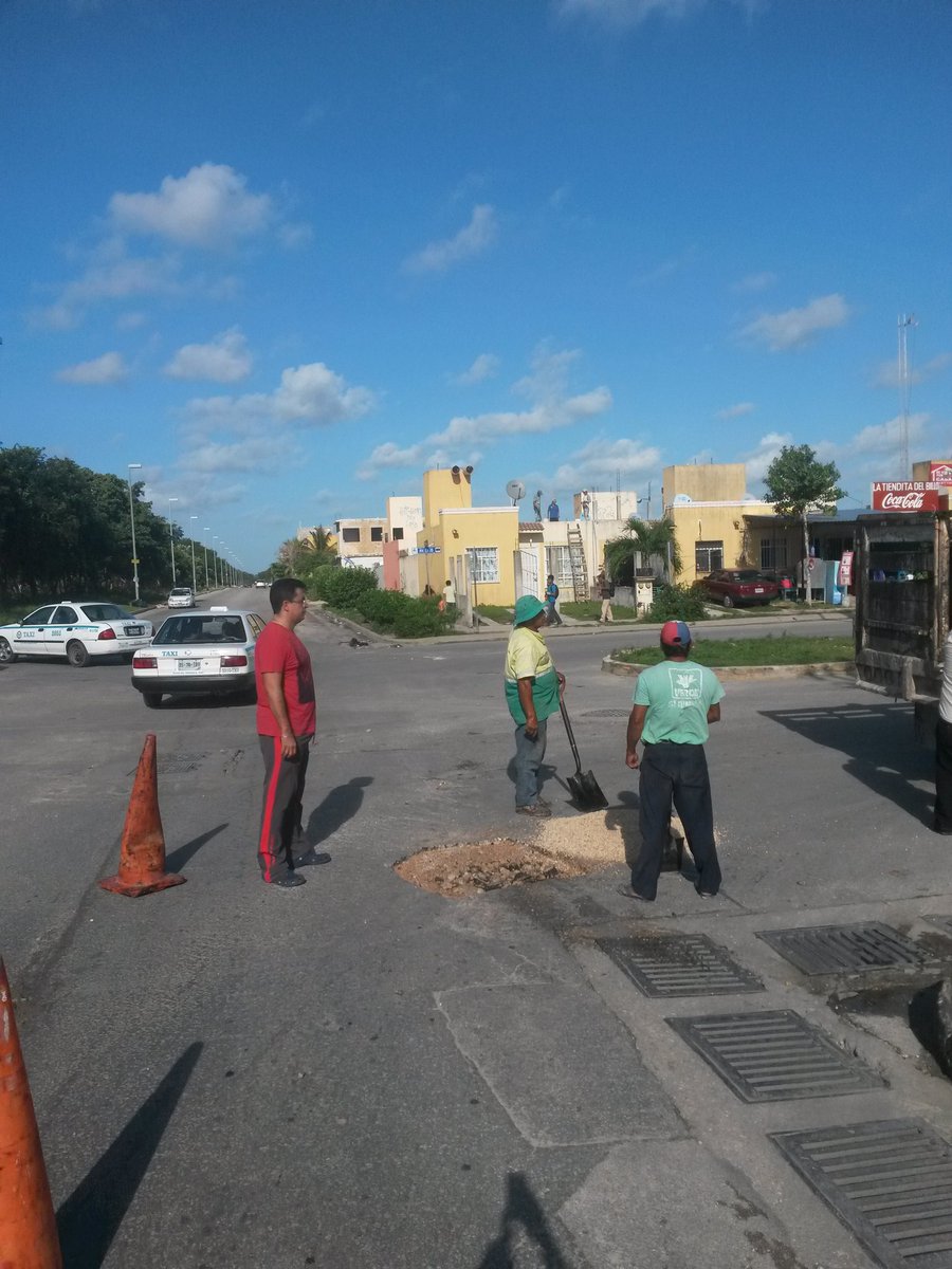 ServiciosPubSOL's tweet photo. Bacheo en av. Constituyentes acceso al fracc. Misión las Flores @GobSolidaridad @MauricioGongora @NoelCrespoPlaya https://t.co/xF0FVMWYY2