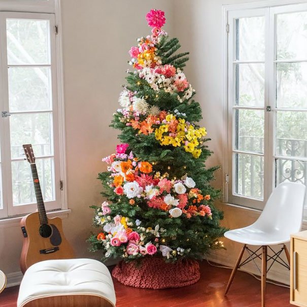 TheMostVivid's tweet photo. decorate your christmas tree with flowers this year🎄🌸 https://t.co/VIpm2HR07i