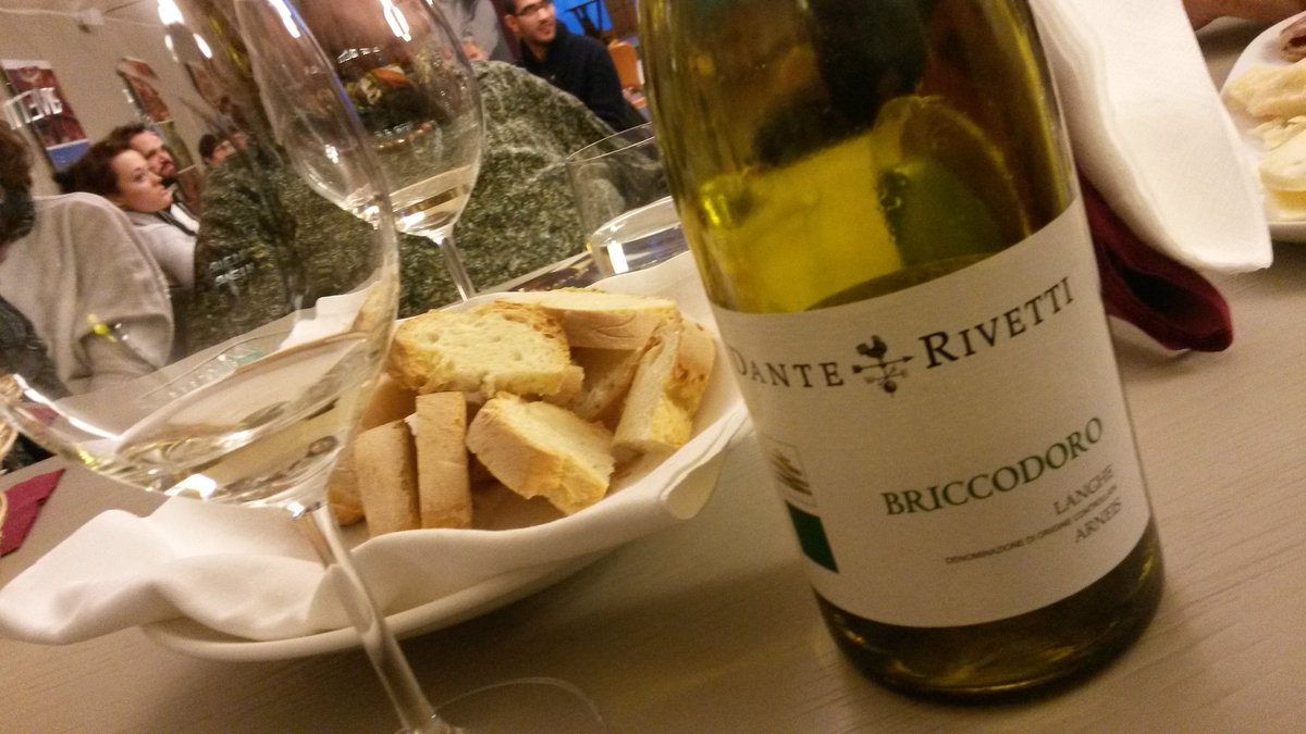 vinipiemontesi's tweet photo. Langhe Arneis Doc 2014 #danterivetti molto fresco e fruttato #vinipiemontesi #arneis https://t.co/X21FZ7HyOo