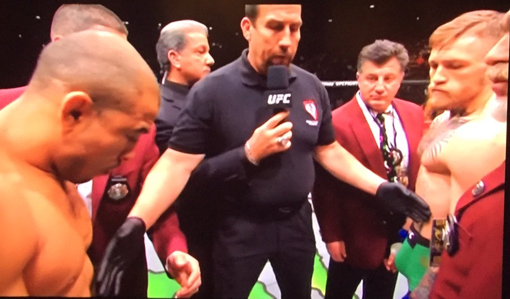 RacingReporter's tweet image. 13 second fight