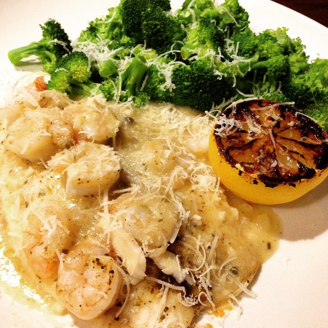 olivegarden's tweet photo. 🐟: you're such a little shrimp.
🍤: fish, please. https://t.co/KCDTvdlKRh