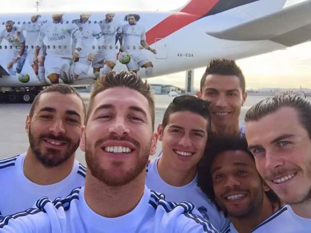 Elba4_mohandez's tweet photo. #selfie 😍😍
#RealMadrid #bestshot #CR7 #SR4 #Bale #marcelo #JamesRodrigu #Benzema 💪 https://t.co/lKkBSnmNZJ