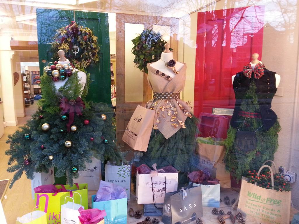 Love the <a href="/gardengaterugby/">Garden Gate</a> Christmas shop window!