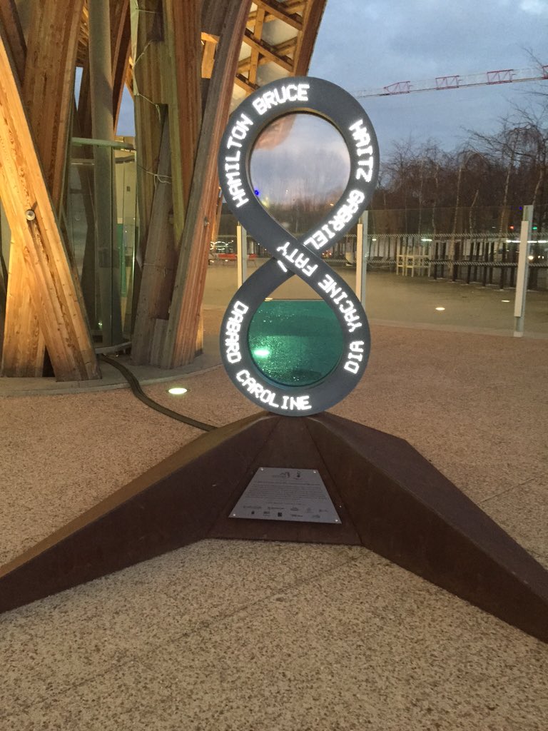 LeymarieS's tweet photo. Maintenant que l'accord #COP21 est signé, le sablier #signCOP21 est écoulé #Metz https://t.co/UKtlaZs8bw
