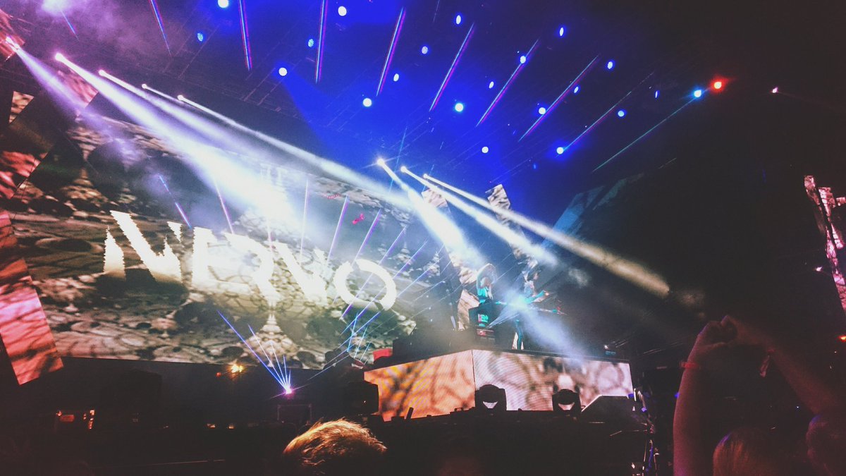 DJMagPH's tweet photo. All hands up for @nervomusic! 🙌 #DJMAGPHatSONIC #SONICCARNIVAL2015 https://t.co/yf9OU453Fx