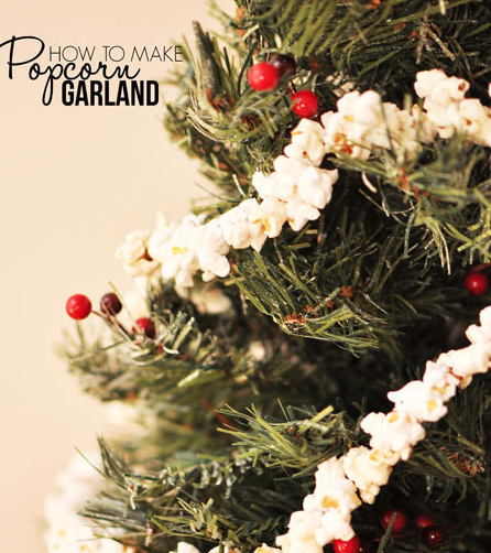 NeedAHolidayCal's tweet photo. Today is #PopcornStringDay!
Here's a tutorial from @AptsForRent: https://t.co/lvalImWHNe
#DIYDecorations #Christmas https://t.co/4DI9bCI8R0