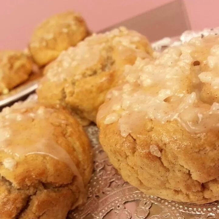 StickyBakeShop's tweet photo. Good morning, Ventura!
How about coffee and a vanilla bean scone?
#scone #glutenfree #Ventura  #805 #morning #coffee https://t.co/4iH3lifKDA
