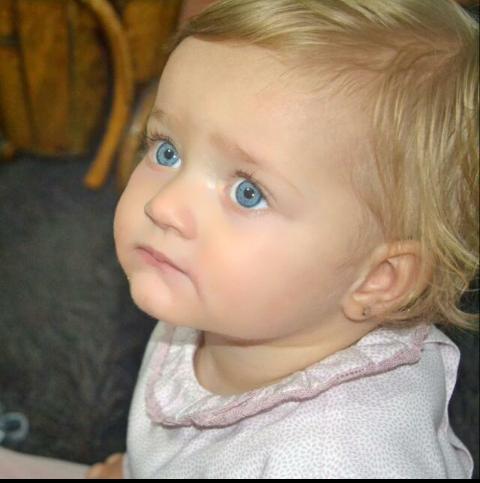 isatarazona's tweet photo. La perfección existe..tiene un nombre PAULA! 
#PRINCESSA
#OJOSAZULES https://t.co/9aiD1o52Jw