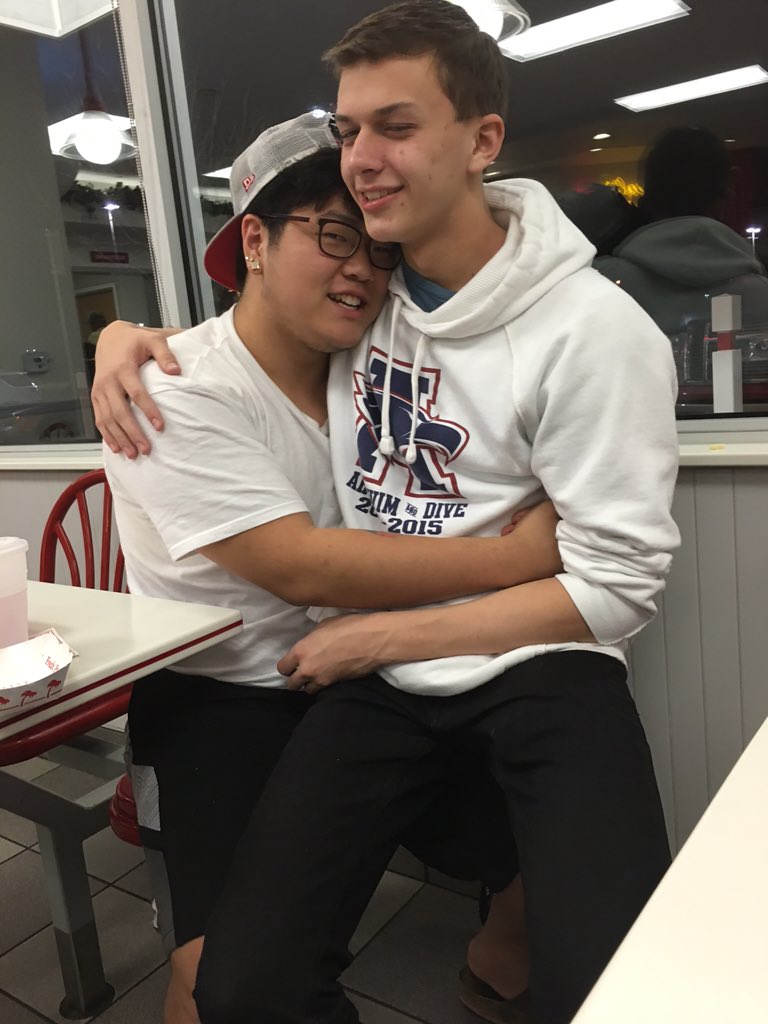 chefdjun's tweet photo. Easy to say hi but so hard to say bye :( gonna miss you so much :( Ilysm, see you in 2 years :( @sethwards https://t.co/dnFvTIkfna