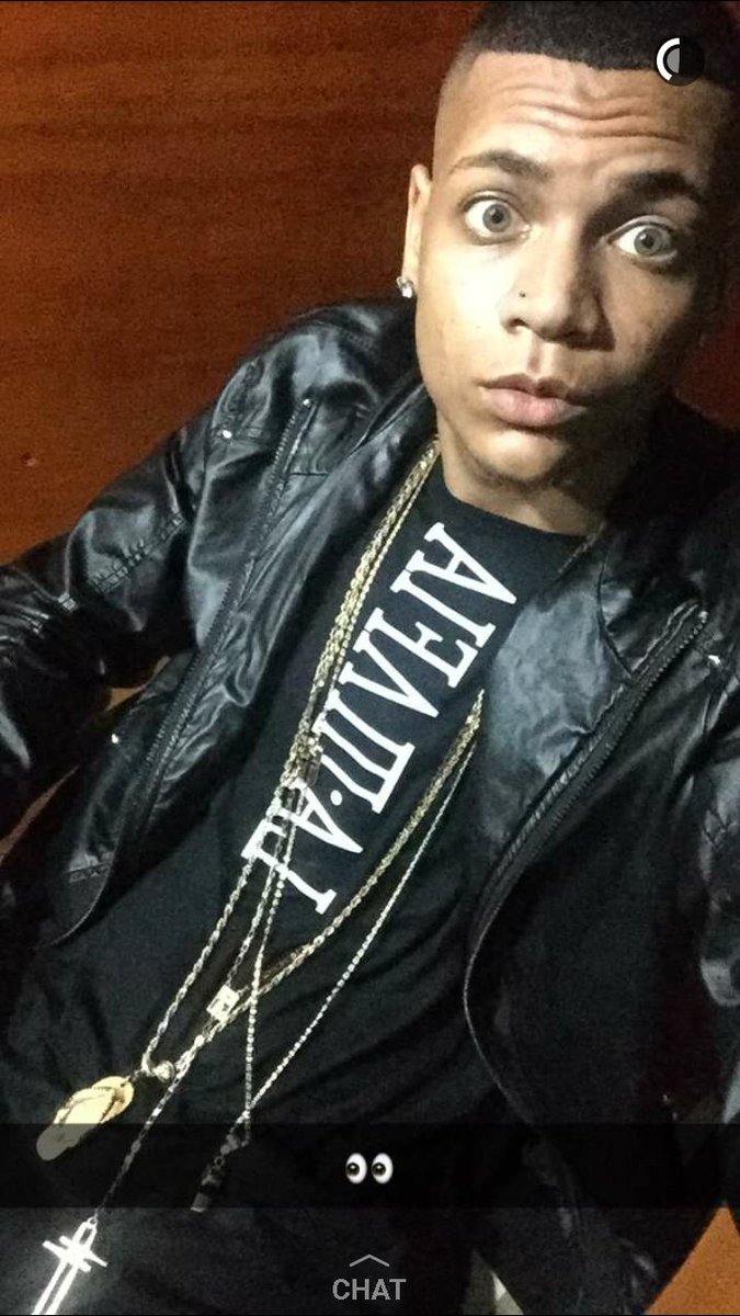 amandarybeiiroo's tweet photo. Perfeito aos olhos do pai 🎶 😍👌
Amoor maior do que os trilhos do metrô 👌
#OlhosLindos
#Gaato
#Perfeito @Duduzinhomc https://t.co/No3vYn4U61