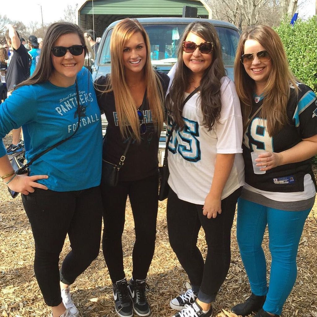 Lrg0429's tweet photo. Game day fun! #roaringriots #draught #panthers 💙🏈🎉 https://t.co/WCG0xMnGE7