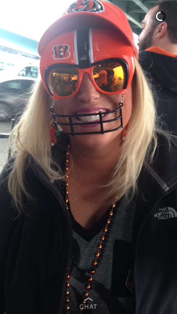 Cara31788's tweet photo. @lifeofneyney15 back at it again! Who Dey! 🍻🍻🍻🍻🍻 https://t.co/1k3RUUmPcc