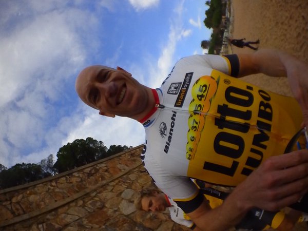 BianchiOfficial's tweet photo. Say welcome to Team @LottoJumbo_road's new 2016 kit! How do you like it? https://t.co/6kP2dL8Pi8