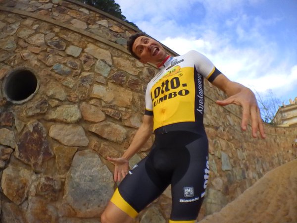 BianchiOfficial's tweet photo. Say welcome to Team @LottoJumbo_road's new 2016 kit! How do you like it? https://t.co/6kP2dL8Pi8
