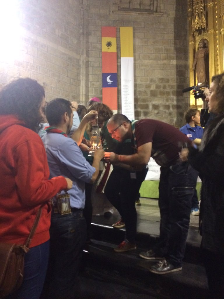 Las delegaciones interdiocesanas de <a href="/scoutsmsc/">Scouts MSC</a> recogen la Luz para llevarla a sus comunidades. #LPB2015