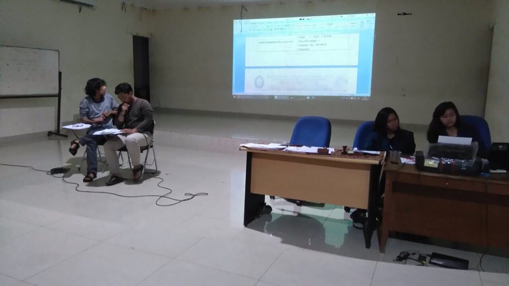 Dilanjutkan oleh pembacaan LPJ oleh <a href="/HMPSDinggris/">HMPS Bahasa Inggris</a> #kongresFIB2015