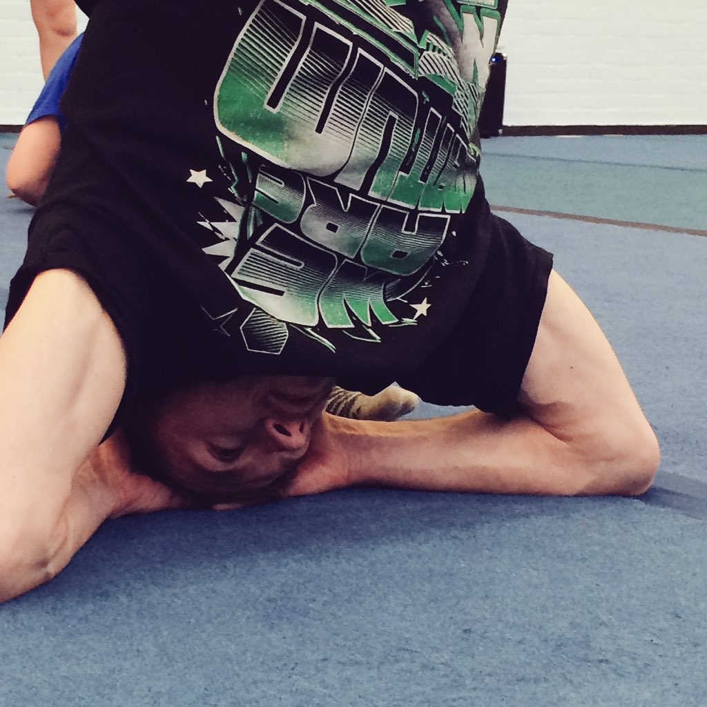 MomentumCheerUK's tweet photo. Also, here's a fun pic of Coach Dave doing a headstand to train his inner core. #ThisIsINTENSITY https://t.co/XGhxP56pkV