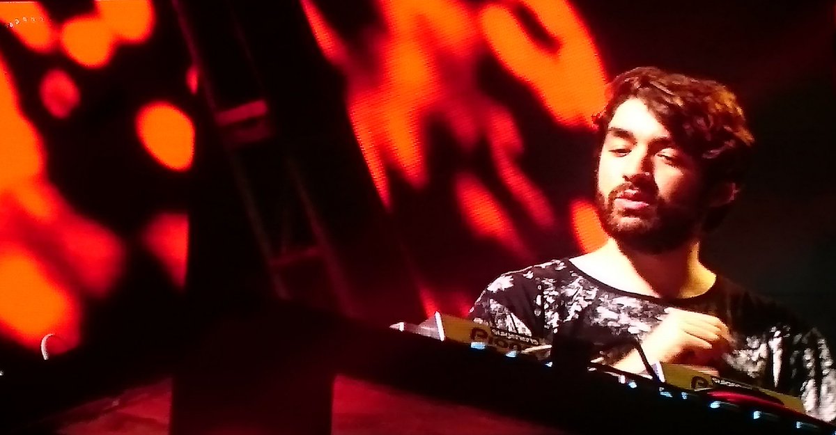 DJMagPH's tweet photo. @OliverHeldens getting his groove on at #SONICCARNIVAL2015! #DJMAGPHatSONIC https://t.co/uqBVpA6oDk