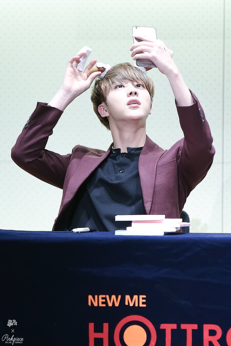 Jin_Myanmar's tweet photo. [HQ] 151213 #방탄소년단 #BTS #진 #Jin @ Gwanghwamun Fansign (Cr:pinkpiece_jin)
https://t.co/4GvzMvr2Vj