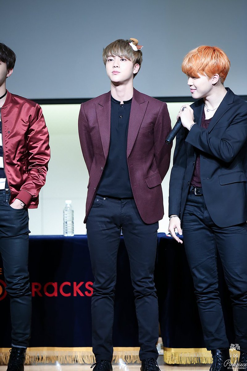 Jin_Myanmar's tweet photo. [HQ] 151213 #방탄소년단 #BTS #진 #Jin @ Gwanghwamun Fansign (Cr:pinkpiece_jin)
https://t.co/4GvzMvr2Vj
