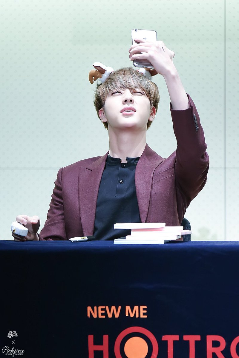 Jin_Myanmar's tweet photo. [HQ] 151213 #방탄소년단 #BTS #진 #Jin @ Gwanghwamun Fansign (Cr:pinkpiece_jin)
https://t.co/4GvzMvr2Vj