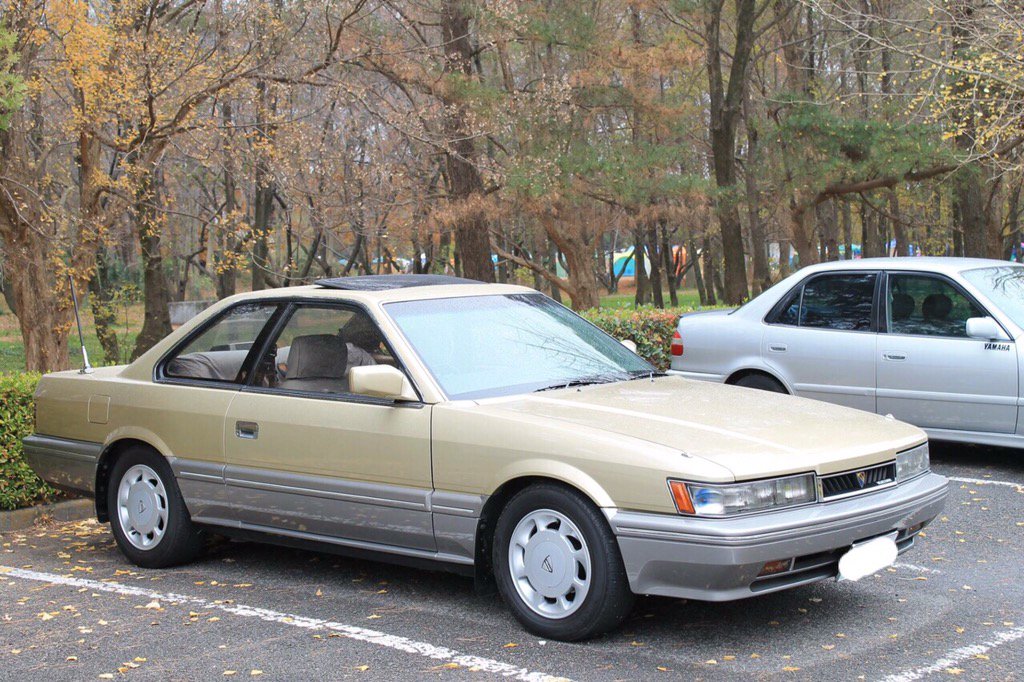 sralph2011's tweet photo. 日産レパード。あぶない刑事と同じゴールドツートンです。
#nissanleopard #infinitim30 #f31 #vg20et https://t.co/AJ6VVAdFa4