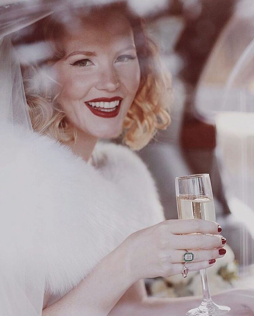 Want to know how to get Amanda's #winterwonderland #wedding? Coming soon to the blog! 📷 <a href="/h/">َ</a>… ift.tt/1NqEaMi