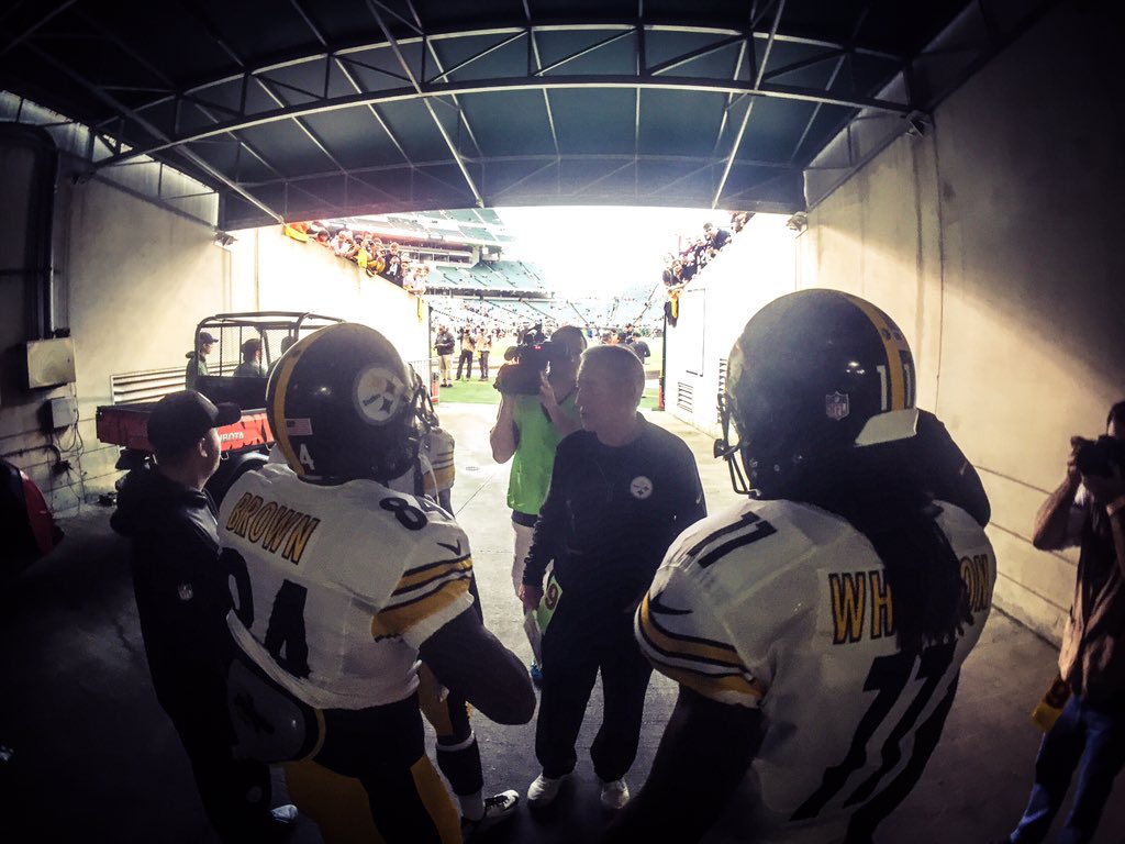 steelers's tweet photo. Less than an hour away. https://t.co/qrgh9lLeA0