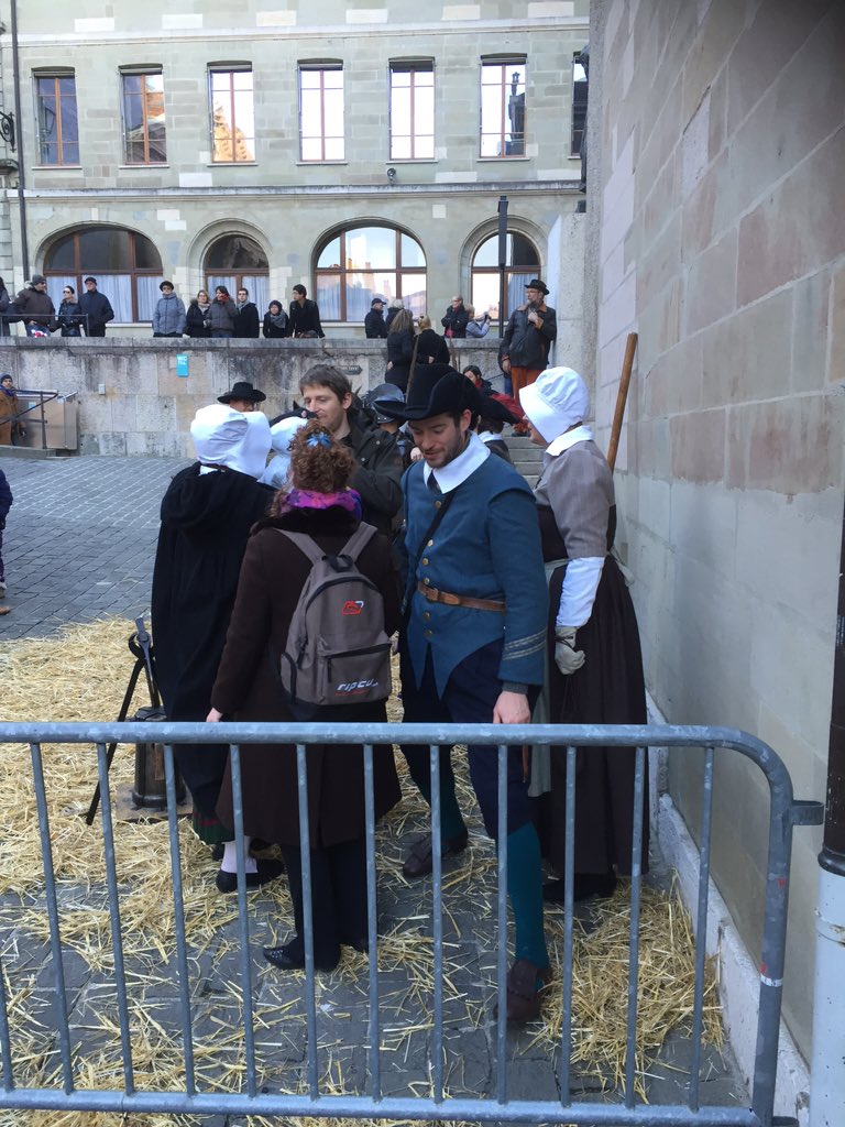 RiccardoBagnato's tweet photo. Festa #escalde a Ginevra si svolge in un clima tranquillo. #GeneveAlerte https://t.co/oh2pslkF0A