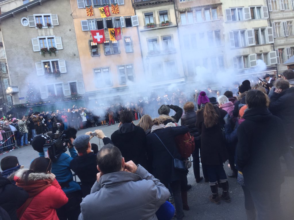 RiccardoBagnato's tweet photo. Festa #escalde a Ginevra si svolge in un clima tranquillo. #GeneveAlerte https://t.co/oh2pslkF0A