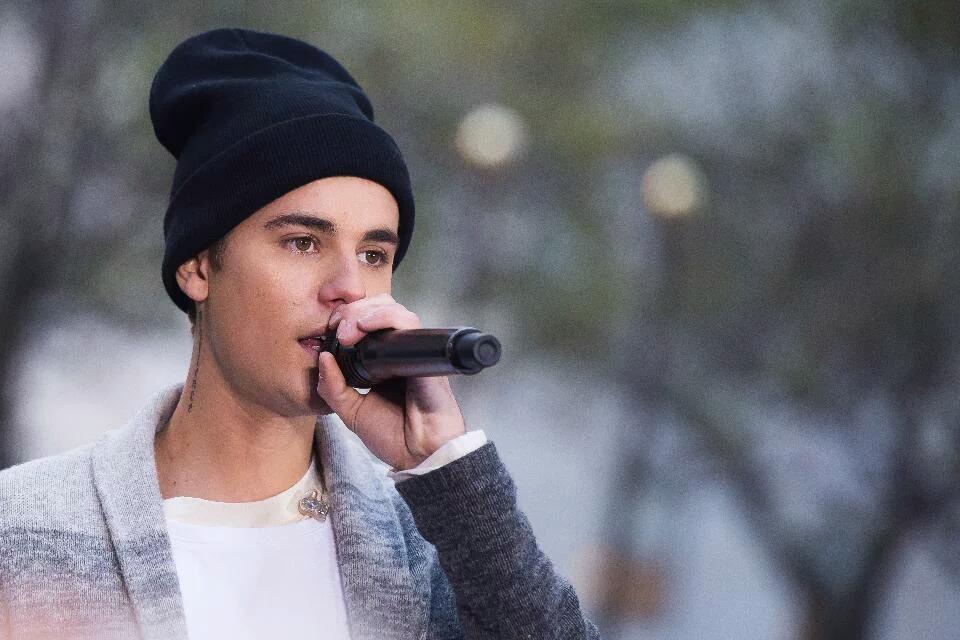 CozarPaula's tweet photo. Porque mis ganas de abrazarlo cada día aumentan mas, después de casi 6 años a su lado💜💜💜 #DRAWMyGPURPOSEWORLDTOUR https://t.co/zyMqg17tYU